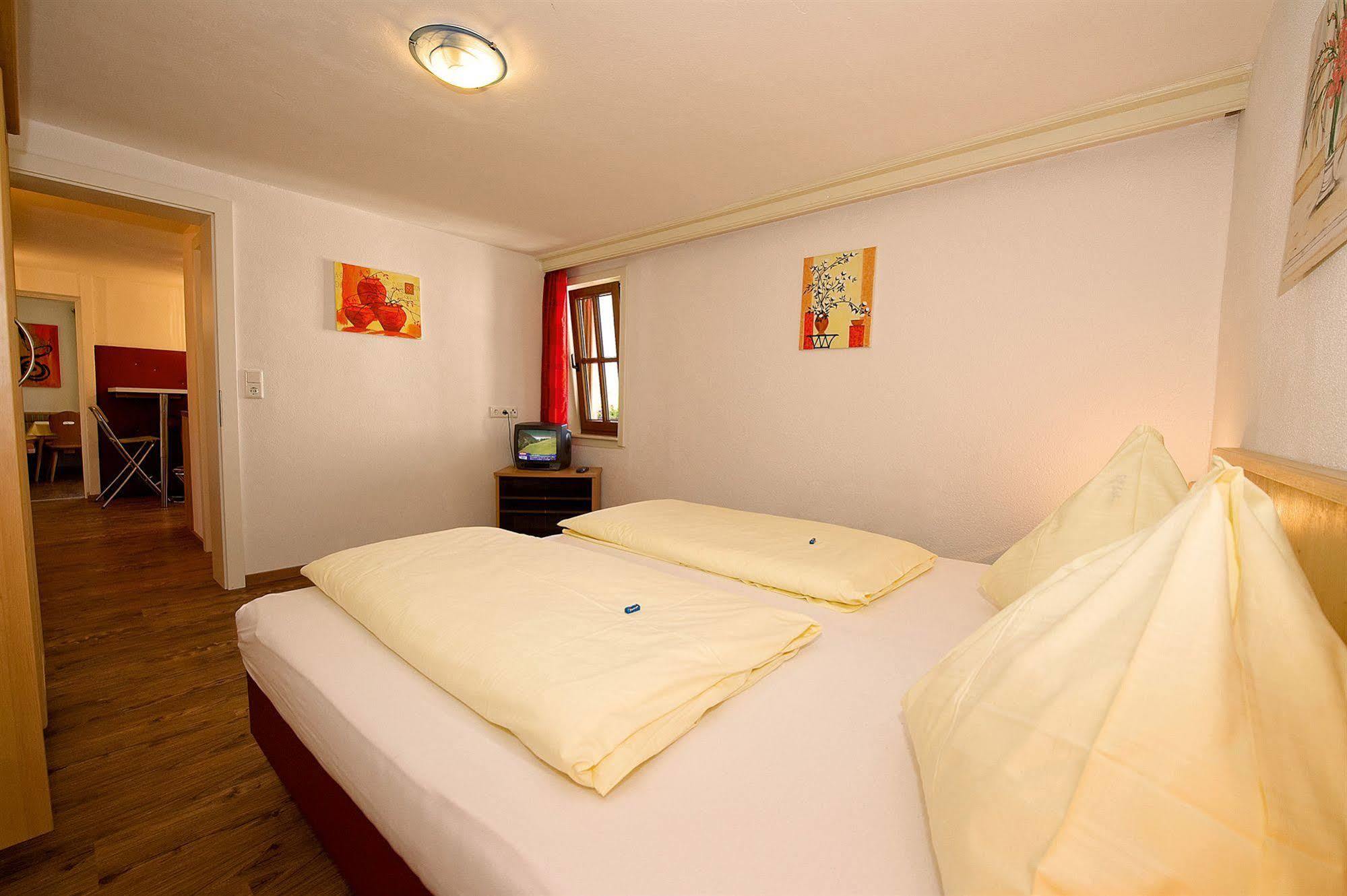 Bed & Breakfast Landhaus Strasser Зелль Екстер'єр фото